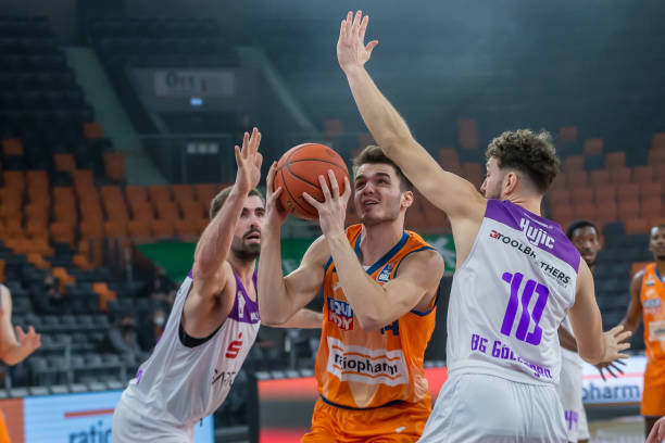 包括财务健 包括财务健