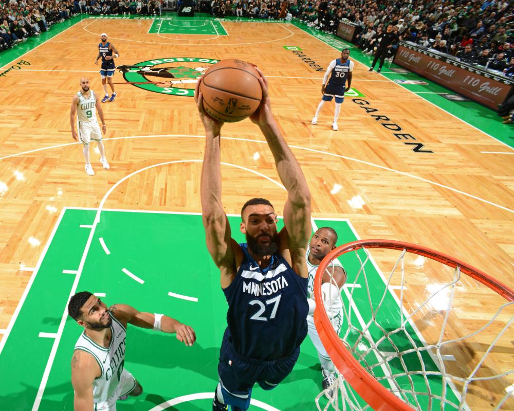 他在攻防两 他在攻防两